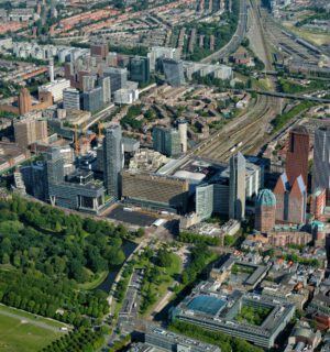 Luchtfoto van de omgeving Den Haag Centraal.